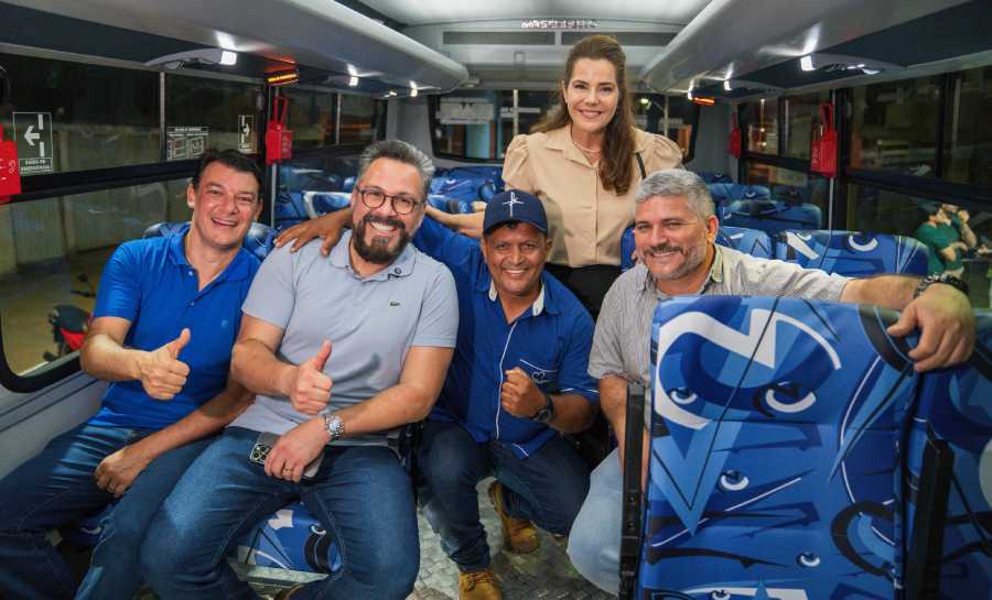 Epitaciolândia recebe micro-ônibus para transporte de pacientes e equipes de saúde com recursos de Alan Rick